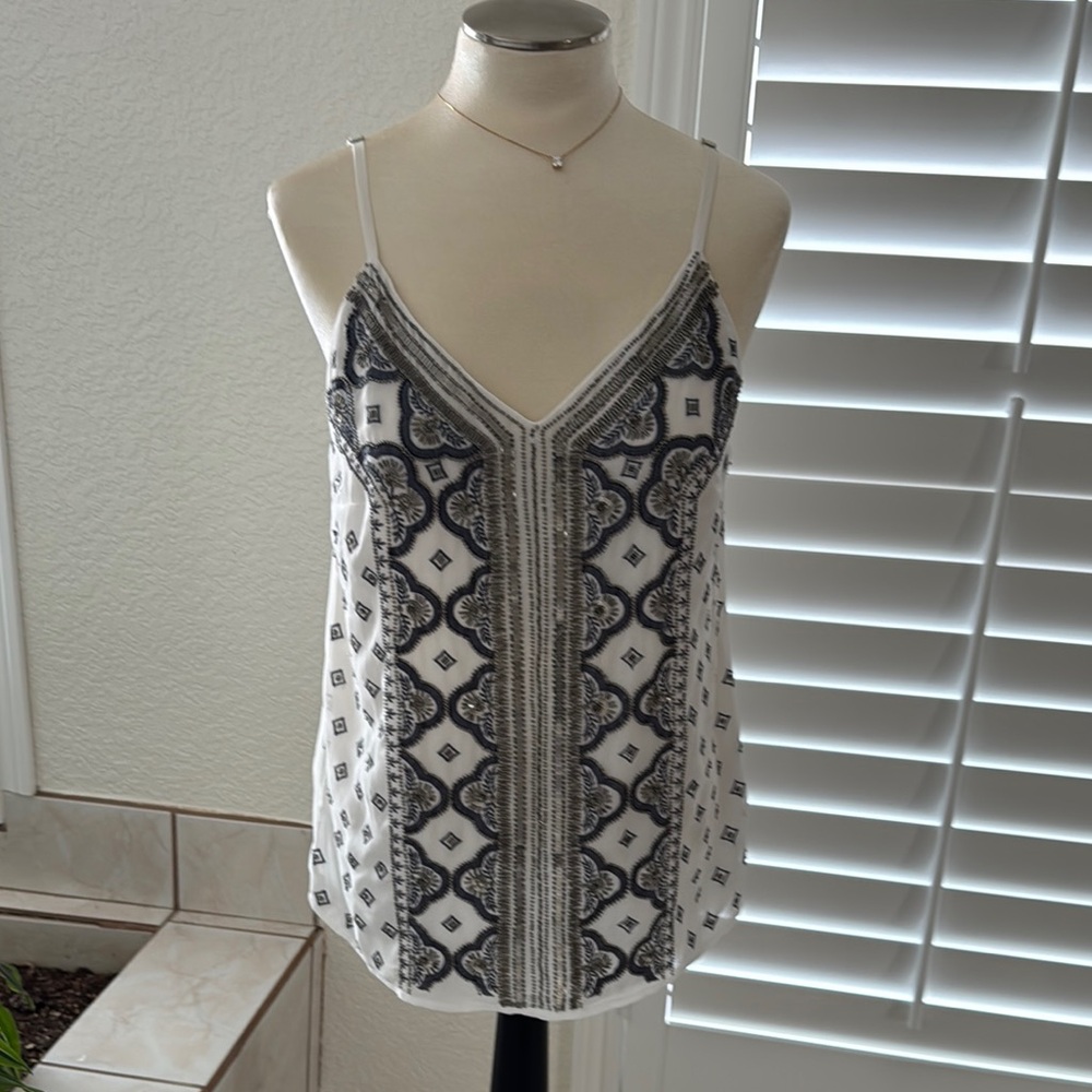 White House Black Market White and Blue Fitted V-Neck Sleeveless Camisole